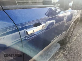 2016 Nissan Titan Platinum Reserve z VIN 1N6BA1F47GN502505, wystawiony jako IAAI lot #42520972 z przebiegiem 104 949 mil mil oraz . Historia ofert i sprzedaży dostępna na DreamBid. Obrazek 5.