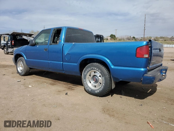 2001 GMC Sonoma SLS w/1SF Pkg with VIN 1GTCS195718156860, listed as a Copart auction lot 52531395 with Not Provided miles and Clean Title. Bid and sale history available at carsss.com. Image 2.