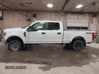 2018 Ford Super Duty F-250 SRW XL with VIN 1FT7W2B62JEB55938, listed as a IAAI auction lot 41236499 with 276,458 mi miles. Bid and sale history available at carsss.com. Image 14.