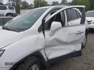 2020 Chevrolet Trax LT z VIN KL7CJLSB7LB075309, wystawiony jako IAAI lot #42200180 z przebiegiem 56 529 mil mil oraz . Historia ofert i sprzedaży dostępna na DreamBid. Obrazek 6.