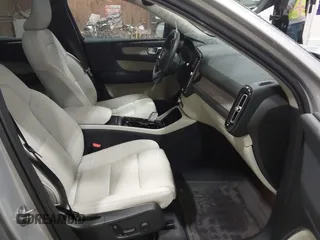 2024 Volvo XC40 Plus Dark Theme с VIN YV4L12UL0R2366601, выставлен на аукционе IAAI как лот 42206699 с пробегом 14 701 миль миль и . История ставок и продаж доступна на DreamBid. Изображение 5.