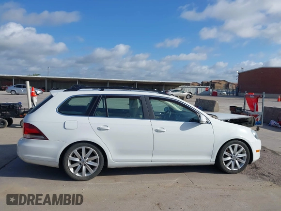 2014 Volkswagen Jetta TDI w/Sunroof & Nav with VIN 3VWPL7AJ0EM608544, listed as a IAAI auction lot 42549920 with 185,900 mi miles and . Bid and sale history available at DreamBid. Image 13.