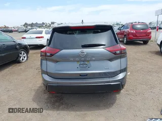 2024 Nissan Rogue SV z VIN JN8BT3BA6RW005788, wystawiony jako IAAI lot #42228429 z przebiegiem 6 097 mil mil oraz . Historia ofert i sprzedaży dostępna na DreamBid. Obrazek 17.