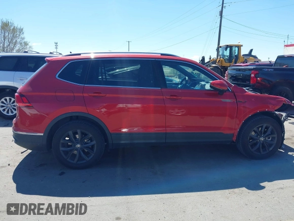 2024 Volkswagen Tiguan SE with VIN 3VV2B7AXXRM096755, listed as a IAAI auction lot 41968698 with 20,909 mi miles and . Bid and sale history available at DreamBid. Image 14.