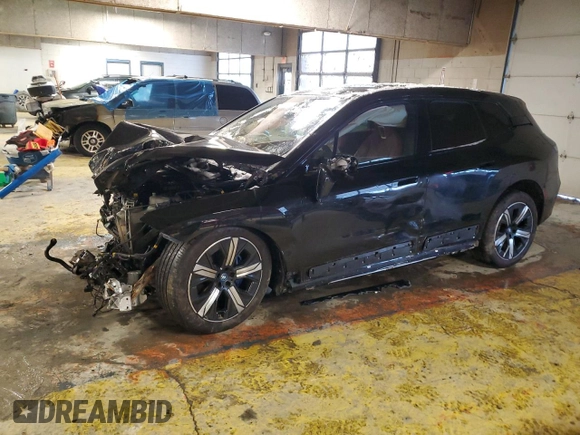 2022 BMW iX xDrive50 with VIN WB523CF05NCJ77119, listed as a Copart auction lot 88254335 with 18,945 mi miles and Salvage Title. Bid and sale history available at carsss.com. Image 1.