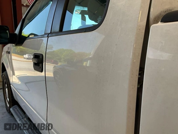 2014 Ford F-150 XL with VIN 1FTFX1CFXEKD34205, listed as a IAAI auction lot 42043674 with 187,236 mi miles. Bid and sale history available at carsss.com. Image 1.