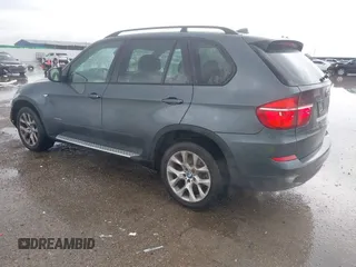 2011 BMW X5 35i z VIN 5UXZV4C59BL404339, wystawiony jako IAAI lot #42167977 z przebiegiem 109 378 mil mil oraz . Historia ofert i sprzedaży dostępna na DreamBid. Obrazek 3.