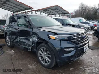 2022 Ford Explorer XLT with VIN 1FMSK8DHXNGA90818, listed as a IAAI auction lot 41269353 with 31,784 mi miles. Bid and sale history available at carsss.com. Image 1.