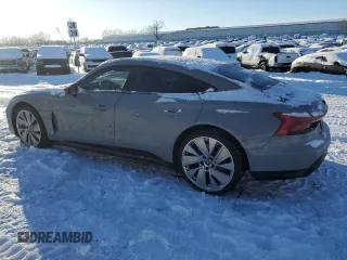 2022 Audi e-tron GT Prestige z VIN WAUEJBFW6N7007945, wystawiony jako Copart lot #45677315 z przebiegiem 32 372 mil mil oraz Nie do naprawy. Historia ofert i sprzedaży dostępna na DreamBid. Obrazek 2.