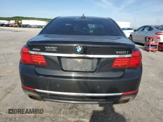 2013 BMW 7 Series 750i xDrive z VIN WBAYB6C50DD223559, wystawiony jako Copart lot #54000435 z przebiegiem 265 821 mil mil oraz Czysty tytuł • Clean title. Historia ofert i sprzedaży dostępna na DreamBid. Obrazek 6.