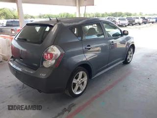 2009 Pontiac Vibe 1SB z VIN 5Y2SP67079Z429304, wystawiony jako IAAI lot #42415694 z przebiegiem 219 056 mil mil oraz . Historia ofert i sprzedaży dostępna na DreamBid. Obrazek 4.