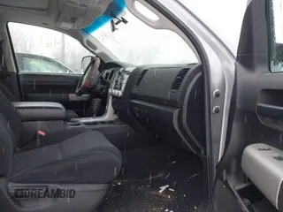 2008 Toyota Tundra z VIN 5TBDV54118S498651, wystawiony jako IAAI lot #41139461 z przebiegiem 243 235 mil mil oraz . Historia ofert i sprzedaży dostępna na DreamBid. Obrazek 5.