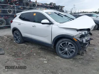 2020 Buick Encore GX Select z VIN KL4MMDSL5LB087241, wystawiony jako IAAI lot #41861615 z przebiegiem 44 610 mil mil oraz . Historia ofert i sprzedaży dostępna na DreamBid. Obrazek 1.