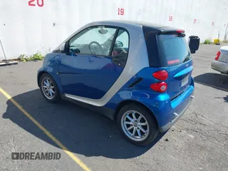 2009 Smart fortwo Pure with VIN WMEEJ31X19K243304, listed as a IAAI auction lot 42860139 with 119,617 mi miles and . Bid and sale history available at DreamBid. Image 3.