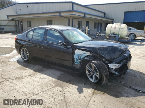 2013 BMW 3 Series 328i xDrive z VIN WBA3B5C53DF595373, wystawiony jako Copart lot #54227095 z przebiegiem 92 311 mil mil oraz Szkoda całkowita • Salvage title. Historia ofert i sprzedaży dostępna na DreamBid. Obrazek 4.