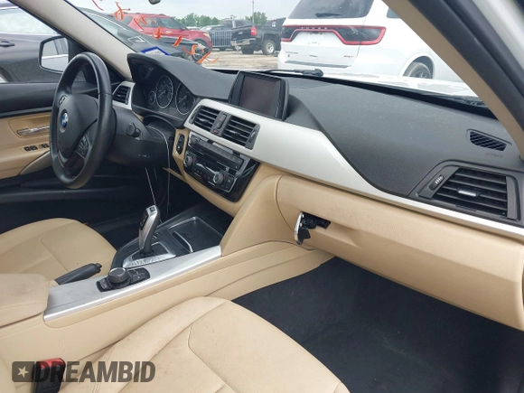 2018 BMW 3 Series 320i z VIN WBA8E1G53JNU90270, wystawiony jako IAAI lot #42183837 z przebiegiem 90 106 mil mil oraz . Historia ofert i sprzedaży dostępna na DreamBid. Obrazek 5.