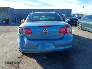 2008 Volkswagen Eos Turbo z VIN WVWBA71F68V026196, wystawiony jako IAAI lot #41238435 z przebiegiem 102 643 mil mil oraz . Historia ofert i sprzedaży dostępna na DreamBid. Obrazek 16.
