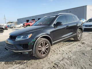 2016 Volkswagen Touareg Sport with VIN WVGEF9BP7GD010767, listed as a Copart auction lot 44782585 with 125,970 mi miles and Salvage Title. Bid and sale history available at DreamBid. Image 1.