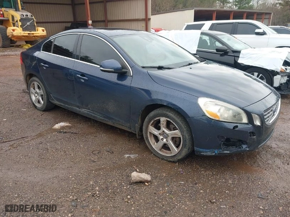 2012 Volvo S60 T5 with VIN YV1622FS9C2129267, listed as a IAAI auction lot 41607512 with 189,212 mi miles. Bid and sale history available at carsss.com. Image 1.