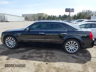 2009 Chrysler 300 C z VIN 2C3LA63T39H612810, wystawiony jako IAAI lot #41827898 z przebiegiem 76 558 mil mil oraz . Historia ofert i sprzedaży dostępna na DreamBid. Obrazek 15.
