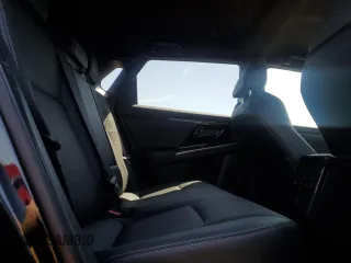 2023 Subaru Solterra Limited z VIN JTMABABA1PA024533, wystawiony jako Copart lot #54735625 z przebiegiem 7604 mil mil oraz Szkody całkowita. Historia ofert i sprzedaży dostępna na DreamBid. Obrazek 11.