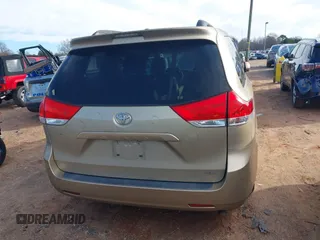 2011 Toyota Sienna XLE AAS with VIN 5TDYK3DCXBS117023, listed as a IAAI auction lot 41581785 with 216,341 mi miles. Bid and sale history available at carsss.com. Image 16.