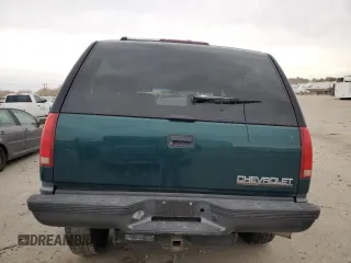 1998 Chevrolet Tahoe z VIN 3GNEK18R4WG128424, wystawiony jako Copart lot #79684984 z przebiegiem 217 456 mil mil oraz Szkoda całkowita • Salvage title. Historia ofert i sprzedaży dostępna na DreamBid. Obrazek 6.