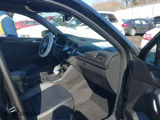 2020 Volkswagen Tiguan SEL Premium R-Line with VIN 3VV4B7AX8LM164745, listed as a IAAI auction lot 41628418 with 38,353 mi miles. Bid and sale history available at carsss.com. Image 5.