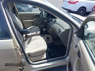 2002 Ford Focus SE with VIN 1FAFP343X2W287803, listed as a IAAI auction lot 41980504 with 63,748 mi miles and . Bid and sale history available at carsss.com. Image 5.