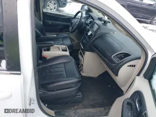 2015 Chrysler Town & Country Touring with VIN 2C4RC1BG0FR504982, listed as a IAAI auction lot 41975290 with 135,645 mi miles. Bid and sale history available at carsss.com. Image 5.