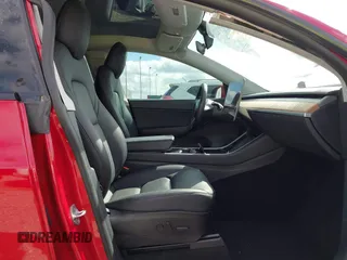 2020 Tesla Model Y Long Range with VIN 5YJYGDEE9LF009957, listed as a IAAI auction lot 41780248 with 31,053 mi miles and . Bid and sale history available at DreamBid. Image 5.