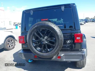 2024 Jeep Wrangler Sahara z VIN 1C4RJXP63RW192404, wystawiony jako IAAI lot #41720108 z przebiegiem 11 880 mil mil oraz . Historia ofert i sprzedaży dostępna na DreamBid. Obrazek 16.