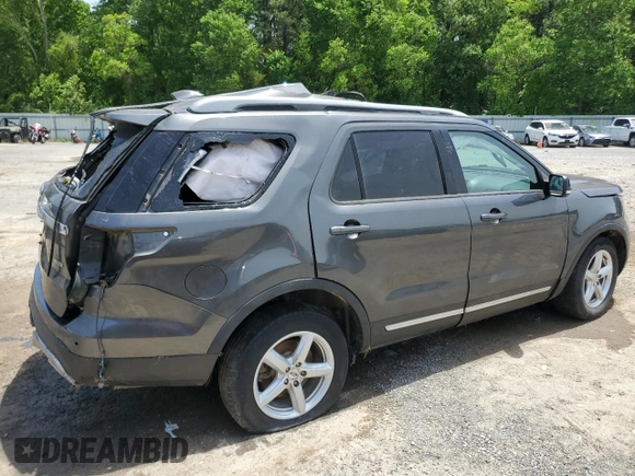 2017 Ford Explorer XLT z VIN 1FM5K8DH8HGA21577, wystawiony jako Copart lot #56298555 z przebiegiem 104 874 mil mil oraz Szkoda całkowita • Salvage title. Historia ofert i sprzedaży dostępna na DreamBid. Obrazek 3.