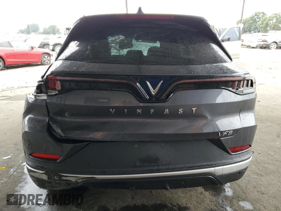2024 VinFast VF 8 Plus z VIN RLLV1AFA1RH007634, wystawiony jako Copart lot #76579764 z przebiegiem 1086 mil mil oraz Szkody całkowita. Historia ofert i sprzedaży dostępna na DreamBid. Obrazek 6.
