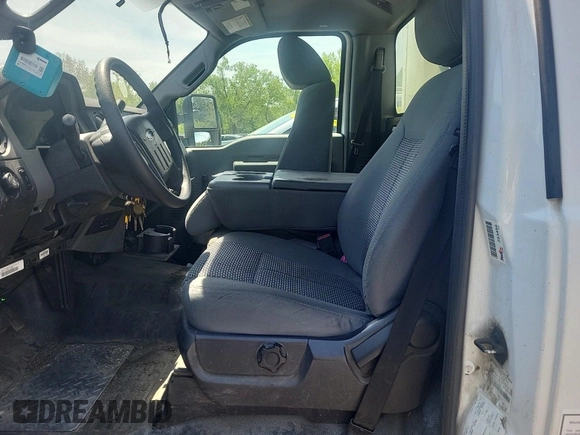 2013 Ford F-250 XL z VIN 1FDBF2B68DEB48275, wystawiony jako IAAI lot #42512434 z przebiegiem 434 130 mil mil oraz . Historia ofert i sprzedaży dostępna na DreamBid. Obrazek 28.