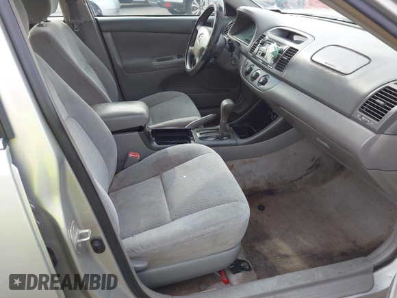2004 Toyota Camry LE with VIN 4T1BE32K84U374943, listed as a IAAI auction lot 42038382 with 323,419 mi miles. Bid and sale history available at carsss.com. Image 5.