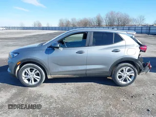 2023 Buick Encore GX Preferred с VIN KL4MMBS23PB053090, выставлен на аукционе IAAI как лот 41367718 с пробегом 7 252 миль миль и . История ставок и продаж доступна на DreamBid. Изображение 14.