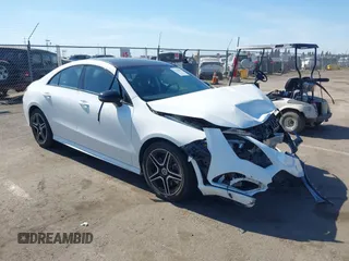2020 Mercedes-Benz CLA 250 z VIN W1K5J4GB4LN085021, wystawiony jako IAAI lot #42235083 z przebiegiem 36 370 mil mil oraz . Historia ofert i sprzedaży dostępna na DreamBid. Obrazek 1.