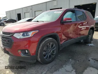2021 Chevrolet Traverse RS z VIN 1GNEVJKW5MJ113903, wystawiony jako Copart lot #59502835 z przebiegiem 26 804 mil mil oraz Szkoda całkowita • Salvage title. Historia ofert i sprzedaży dostępna na DreamBid. Obrazek 1.
