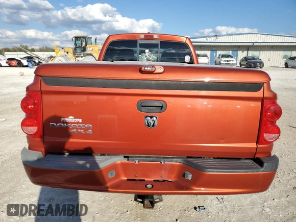 2008 Dodge Dakota z VIN 1D7HW62K78S501945, wystawiony jako Copart lot #46787265 z przebiegiem 148 742 mil mil oraz Szkoda całkowita • Salvage title. Historia ofert i sprzedaży dostępna na DreamBid. Obrazek 6.
