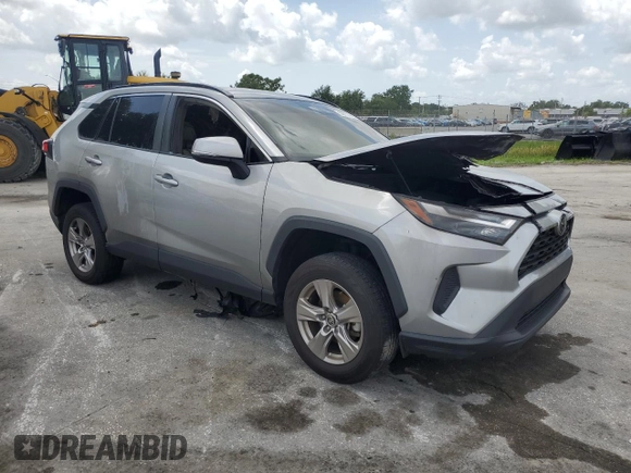 2022 Toyota RAV4 XLE with VIN 2T3W1RFV8NW190812, listed as a Copart auction lot 59731955 with 68,019 mi miles and Non repairable. Bid and sale history available at DreamBid. Image 4.