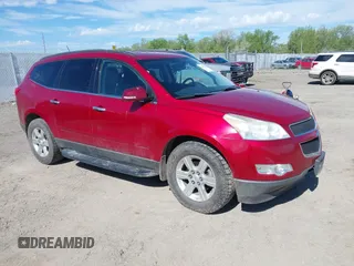 2012 Chevrolet Traverse 1LT z VIN 1GNKVGED7CJ269374, wystawiony jako IAAI lot #42163233 z przebiegiem 159 751 mil mil oraz . Historia ofert i sprzedaży dostępna na DreamBid. Obrazek 1.