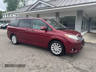2013 Toyota Sienna XLE z VIN 5TDDK3DC3DS058382, wystawiony jako IAAI lot #42521554 z przebiegiem 276 065 mil mil oraz . Historia ofert i sprzedaży dostępna na DreamBid. Obrazek 1.