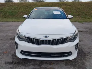 2018 Kia Optima SX z VIN 5XXGV4L21JG182103, wystawiony jako IAAI lot #40522762 z przebiegiem 60 542 mil mil oraz . Historia ofert i sprzedaży dostępna na DreamBid. Obrazek 6.