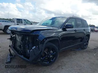 2023 Jeep Grand Cherokee Laredo z VIN 1C4RJHAG7PC661998, wystawiony jako IAAI lot #41104990 z przebiegiem 43 718 mil mil oraz . Historia ofert i sprzedaży dostępna na DreamBid. Obrazek 21.