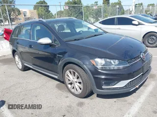 2018 Volkswagen Golf S z VIN 3VWH17AU4JM750975, wystawiony jako IAAI lot #41590132 z przebiegiem 51 479 mil mil oraz . Historia ofert i sprzedaży dostępna na DreamBid. Obrazek 1.