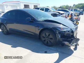 2025 Tesla Model 3 Long Range z VIN 5YJ3E1EA2SF900943, wystawiony jako IAAI lot #42049893 z przebiegiem 5 383 mil mil oraz . Historia ofert i sprzedaży dostępna na DreamBid. Obrazek 1.