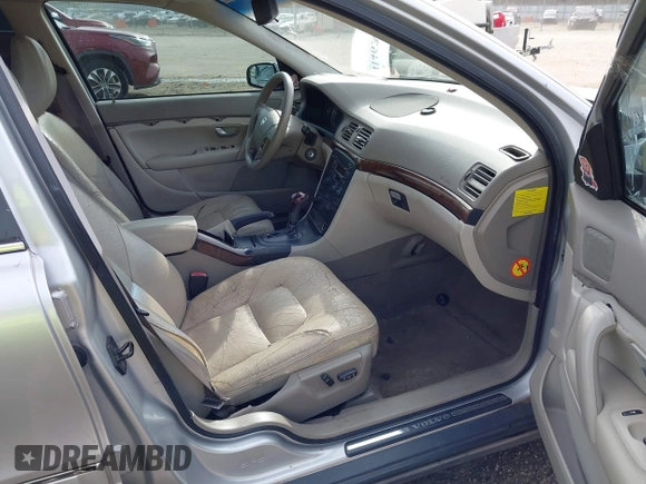 2005 Volvo S80 with VIN YV1TS592351393741, listed as a IAAI auction lot 41463037 with 1 mi miles. Bid and sale history available at carsss.com. Image 5.