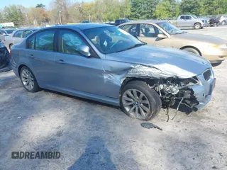2011 BMW 3 Series 328i xDrive z VIN WBAPK5G59BNN27237, wystawiony jako IAAI lot #42237798 z przebiegiem 125 434 mil mil oraz . Historia ofert i sprzedaży dostępna na DreamBid. Obrazek 1.