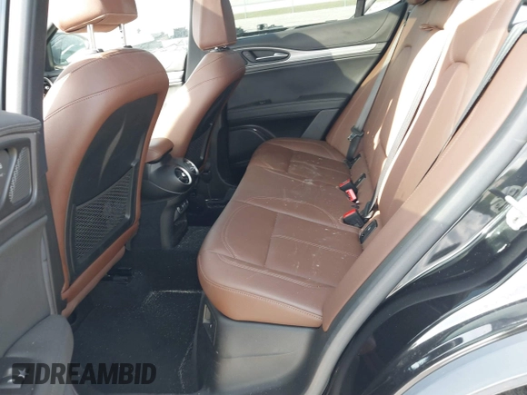 2024 Alfa Romeo Stelvio Veloce z VIN ZASPAKBN7R7D70471, wystawiony jako IAAI lot #41231215 z przebiegiem 30 393 mil mil oraz . Historia ofert i sprzedaży dostępna na DreamBid. Obrazek 8.